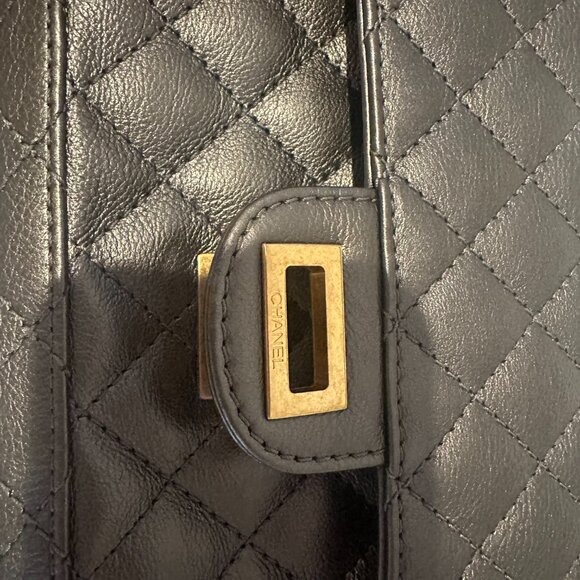 Share Authenticity GuaranteeCHANEL Reissue 2.55 226 Charcoal - Picture 3 of 9